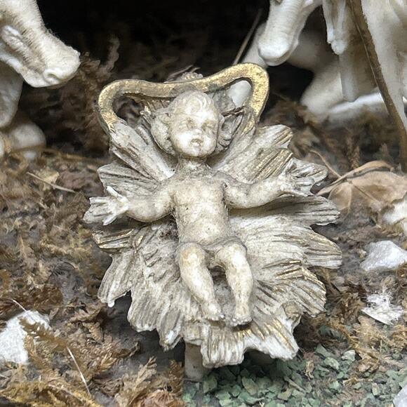 Vtg Italian Nativity Scene Handcrafted Collectible Unique Roofline Wooden Stable - Picture 11 of 14